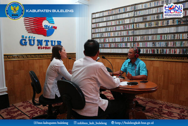 SOSIALISASI P4GN MELALUI DIALOG INTERAKTIF DI RADIO GUNTUR SINGARAJA