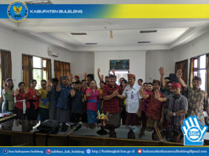 SOSIALISASI P4GN DAN DETEKSI DINI MELALUI TEST URINE PADA PEGAWAI KANTOR CAMAT KUBUTAMBAHAN KAB. BULELENG