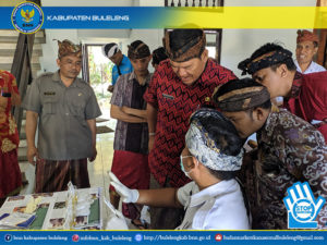 SOSIALISASI P4GN DAN DETEKSI DINI MELALUI TEST URINE PADA PEGAWAI KANTOR CAMAT KUBUTAMBAHAN KAB. BULELENG